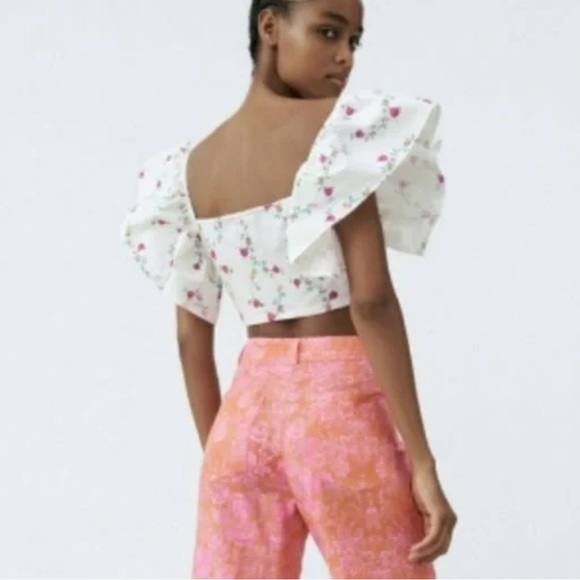 NWT Zara Flutter Sleeve Floral Crop Top in size Large - Picture 2 of 3